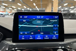 punainen Ford Kuga 2021 kuva 16.