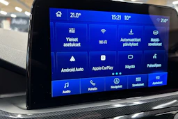 punainen Ford Kuga 2021 kuva 17.