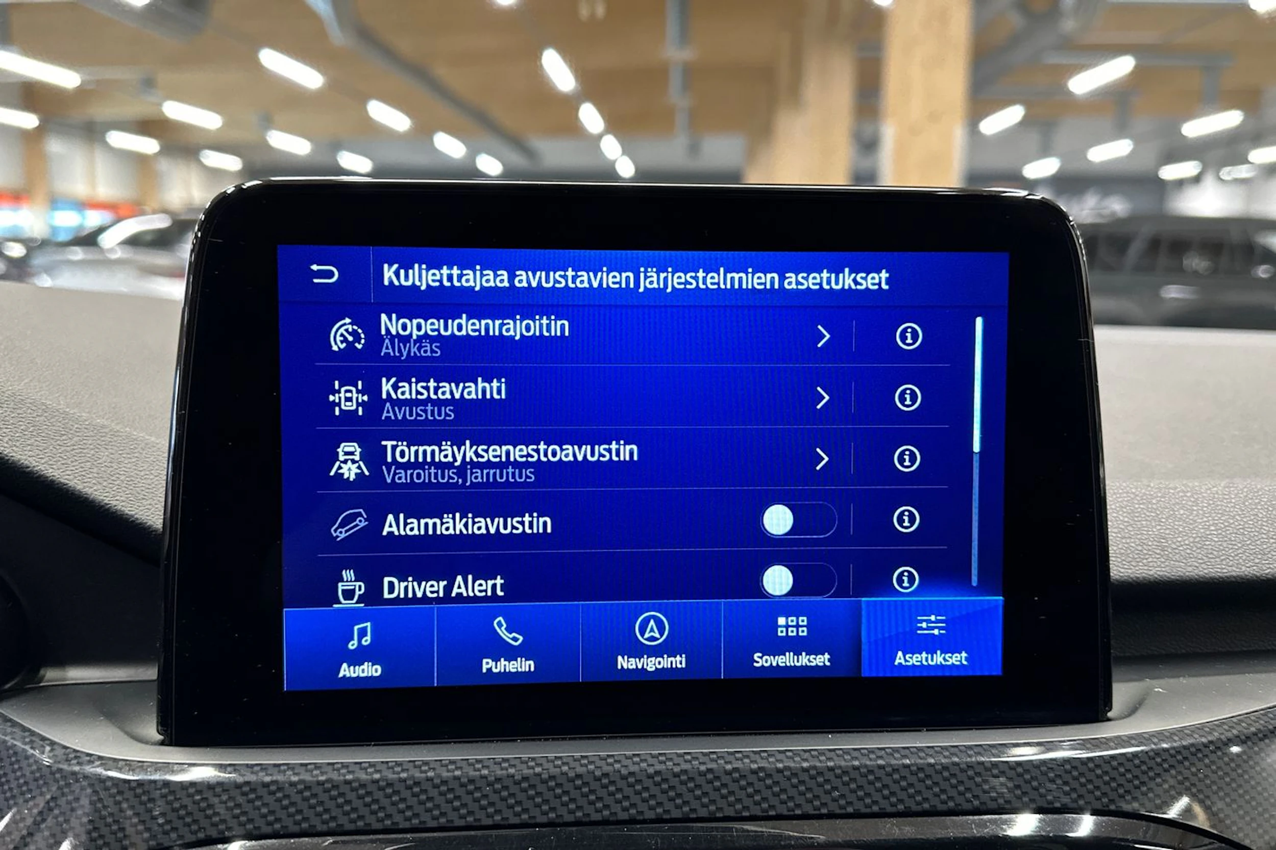 punainen Ford Kuga 2021 kuva 18.