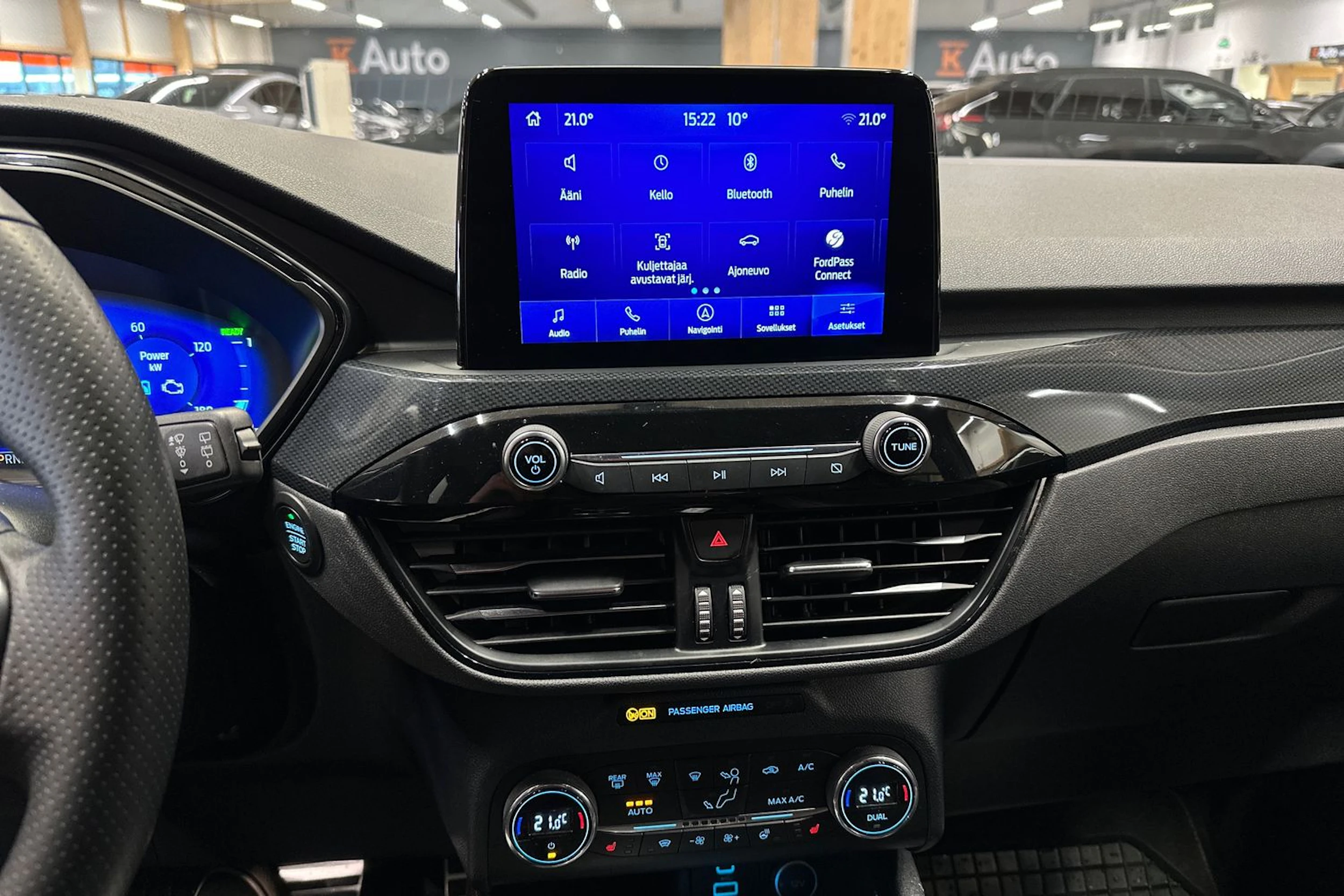 punainen Ford Kuga 2021 kuva 19.