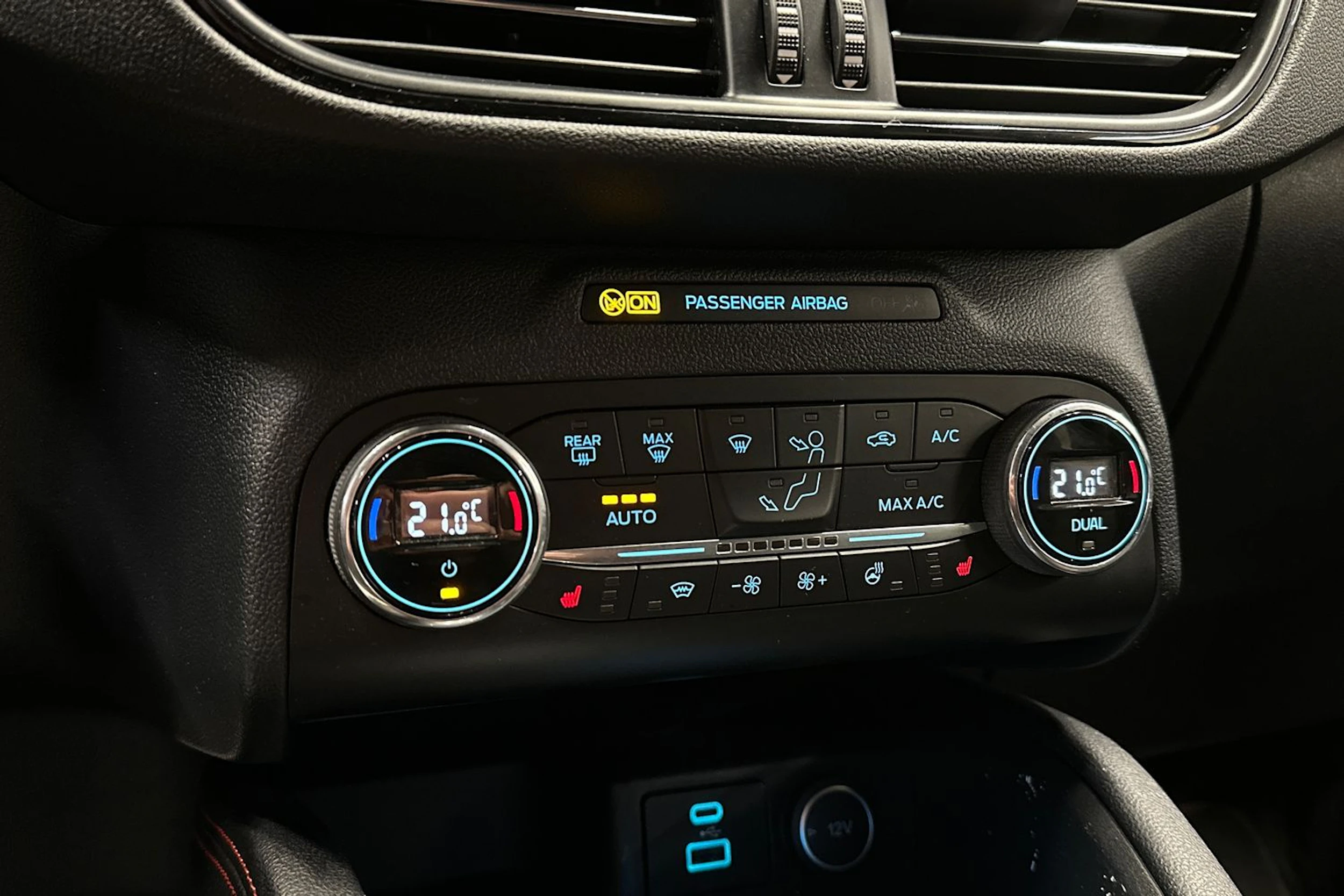 punainen Ford Kuga 2021 kuva 20.