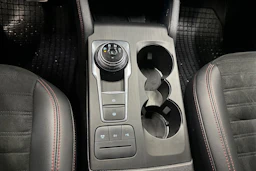 punainen Ford Kuga 2021 kuva 21.