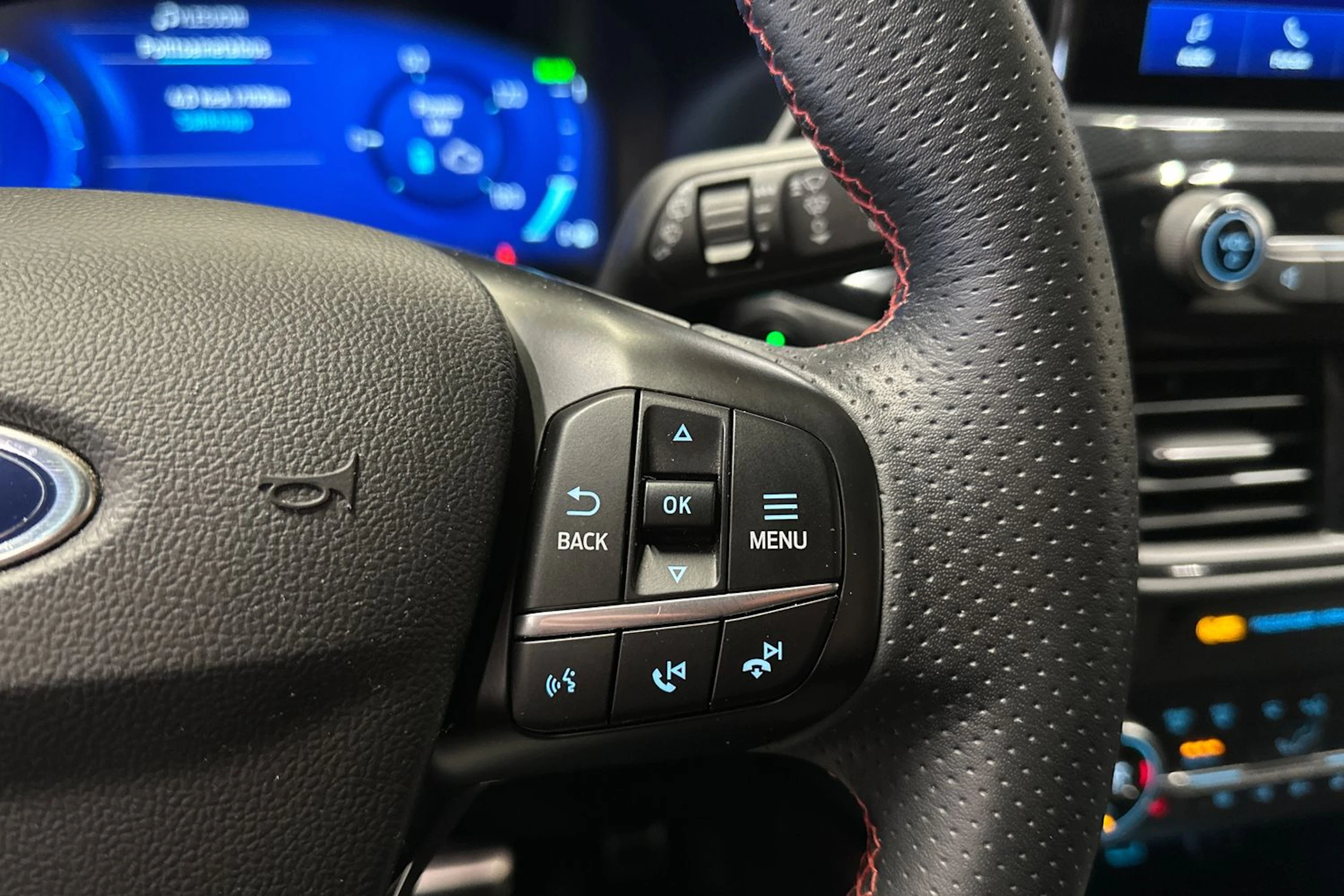 punainen Ford Kuga 2021 kuva 24.