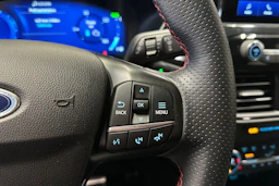 punainen Ford Kuga 2021 kuva 24.