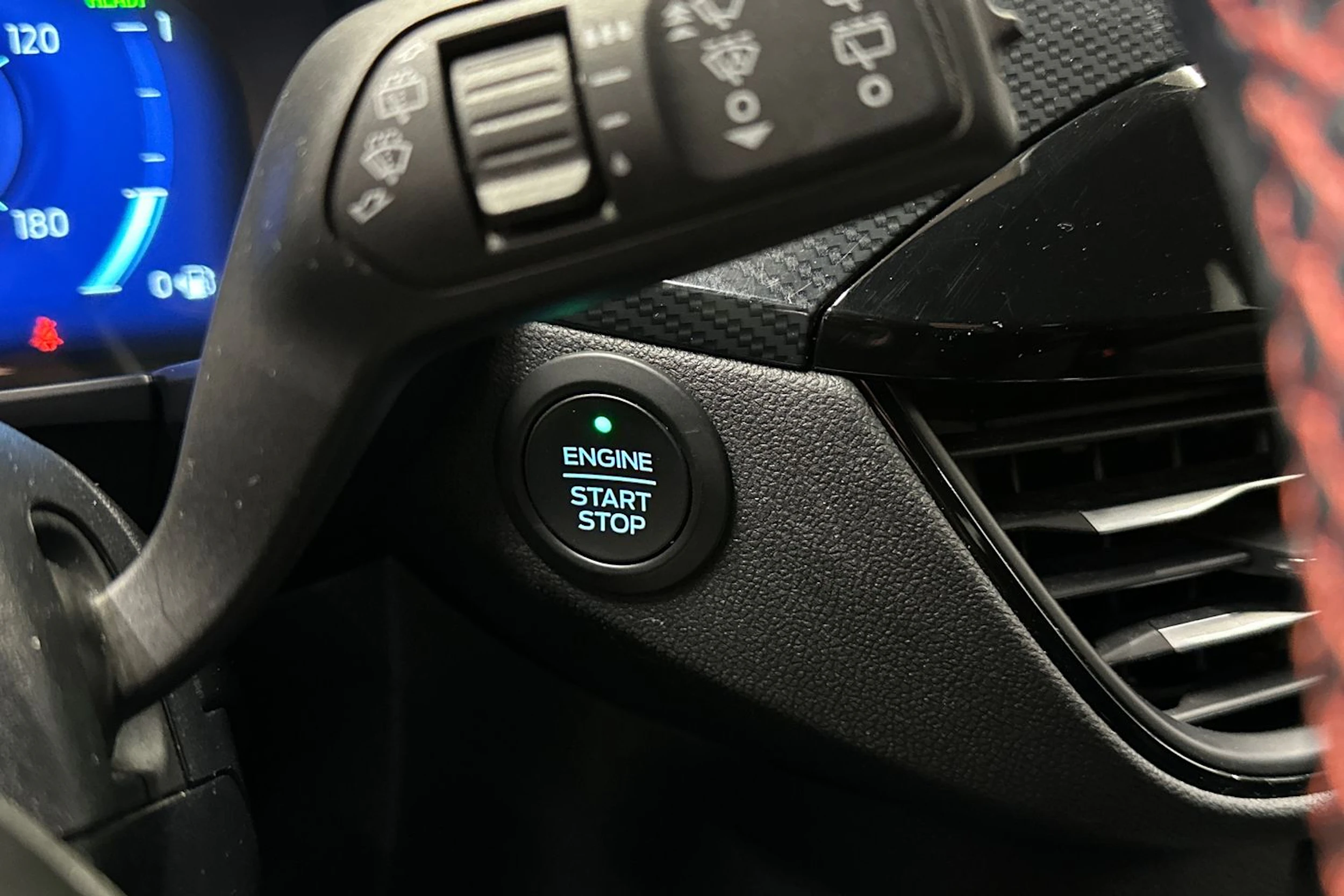 punainen Ford Kuga 2021 kuva 25.