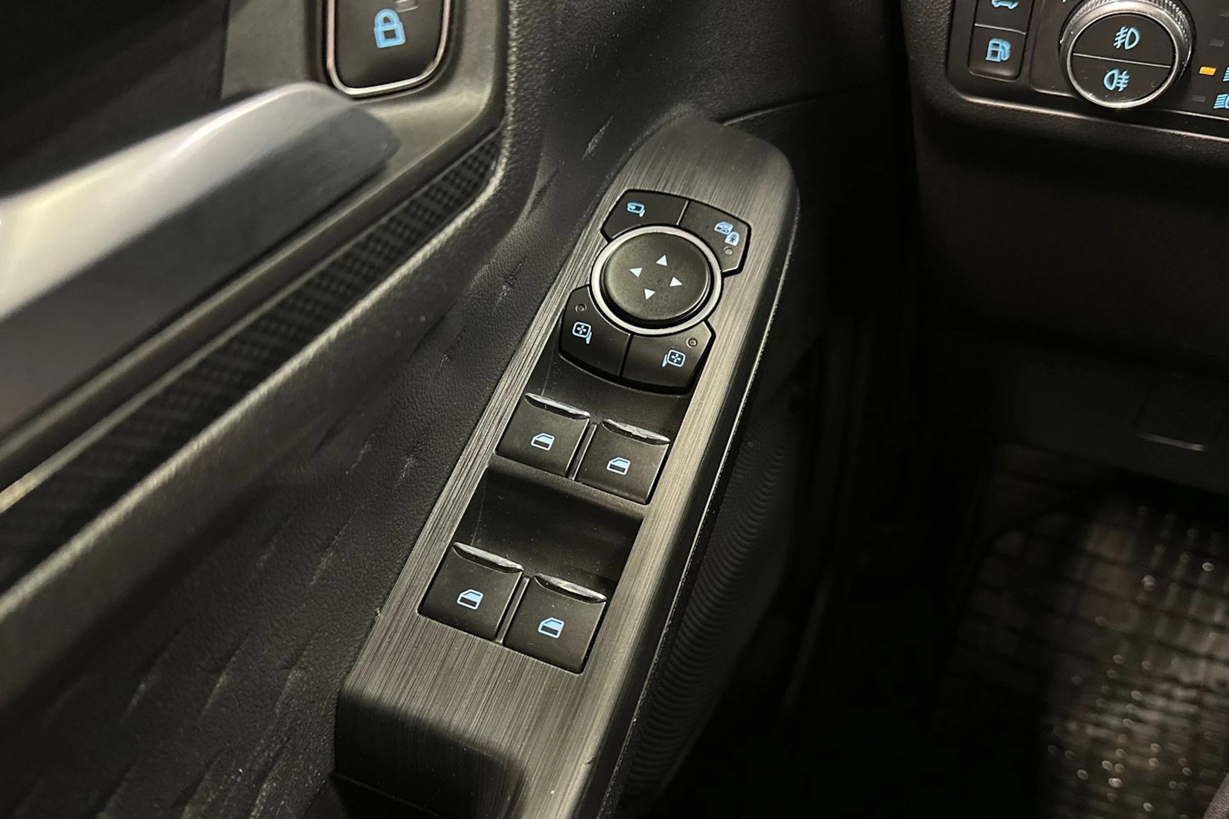 punainen Ford Kuga 2021 kuva 27.