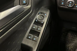 punainen Ford Kuga 2021 kuva 27.