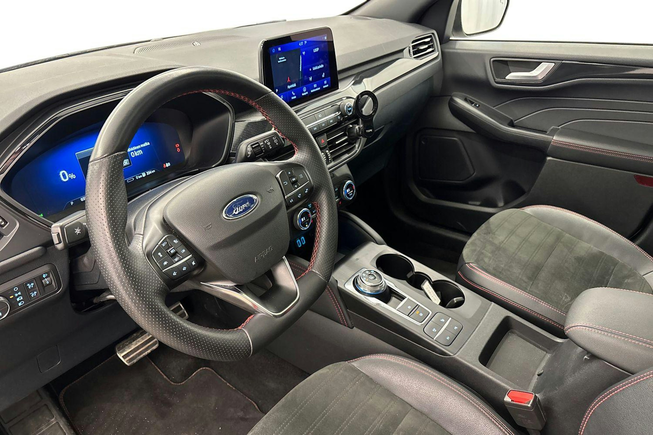 met. valkoinen Ford Kuga 2021 kuva 6.
