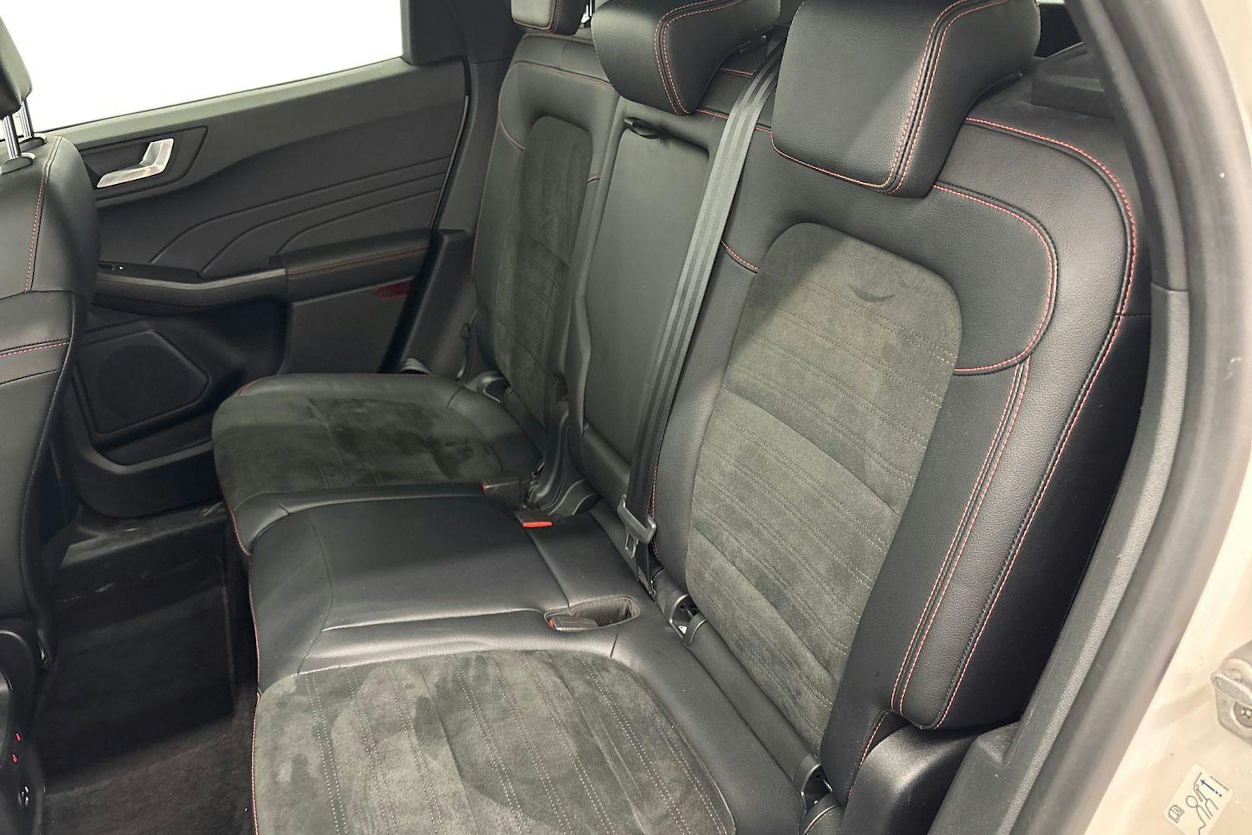 met. valkoinen Ford Kuga 2021 kuva 8.