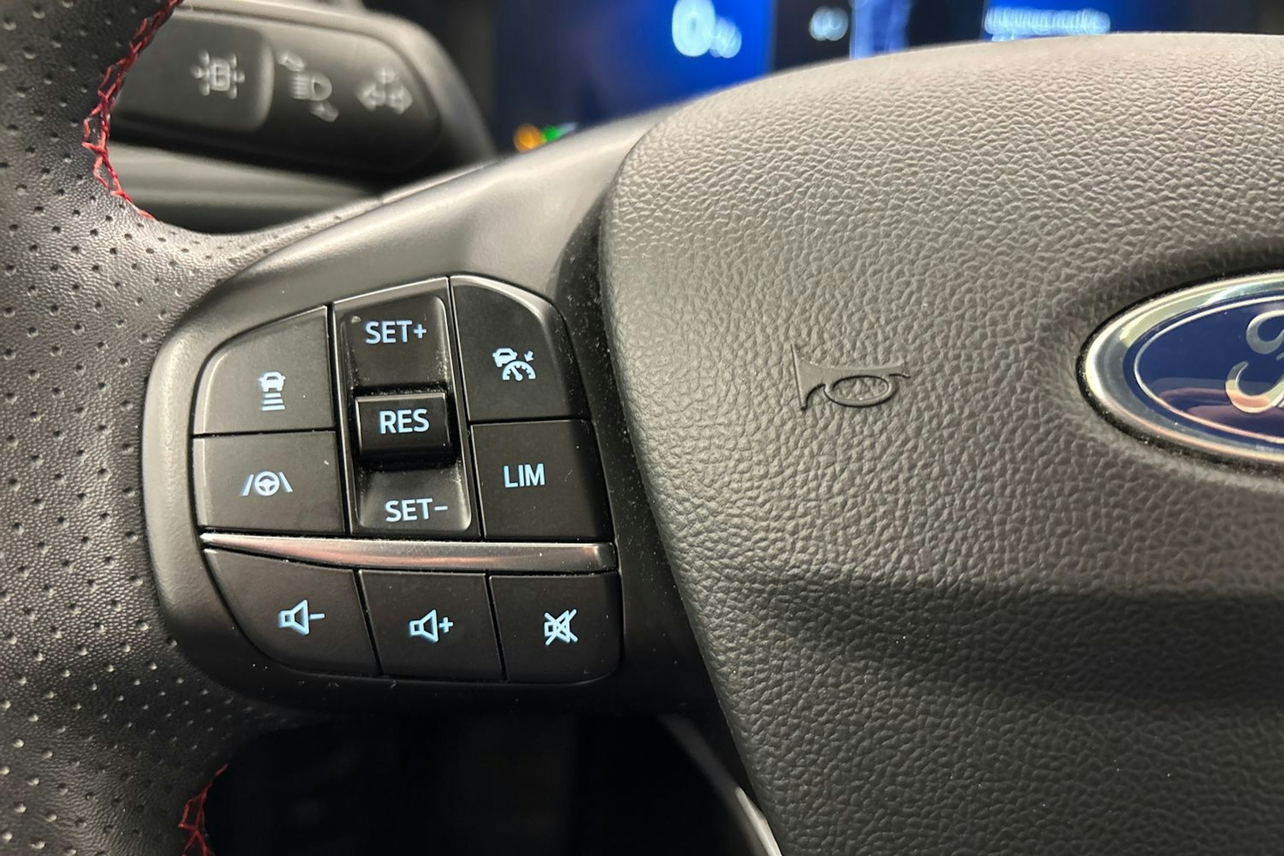 met. valkoinen Ford Kuga 2021 kuva 19.