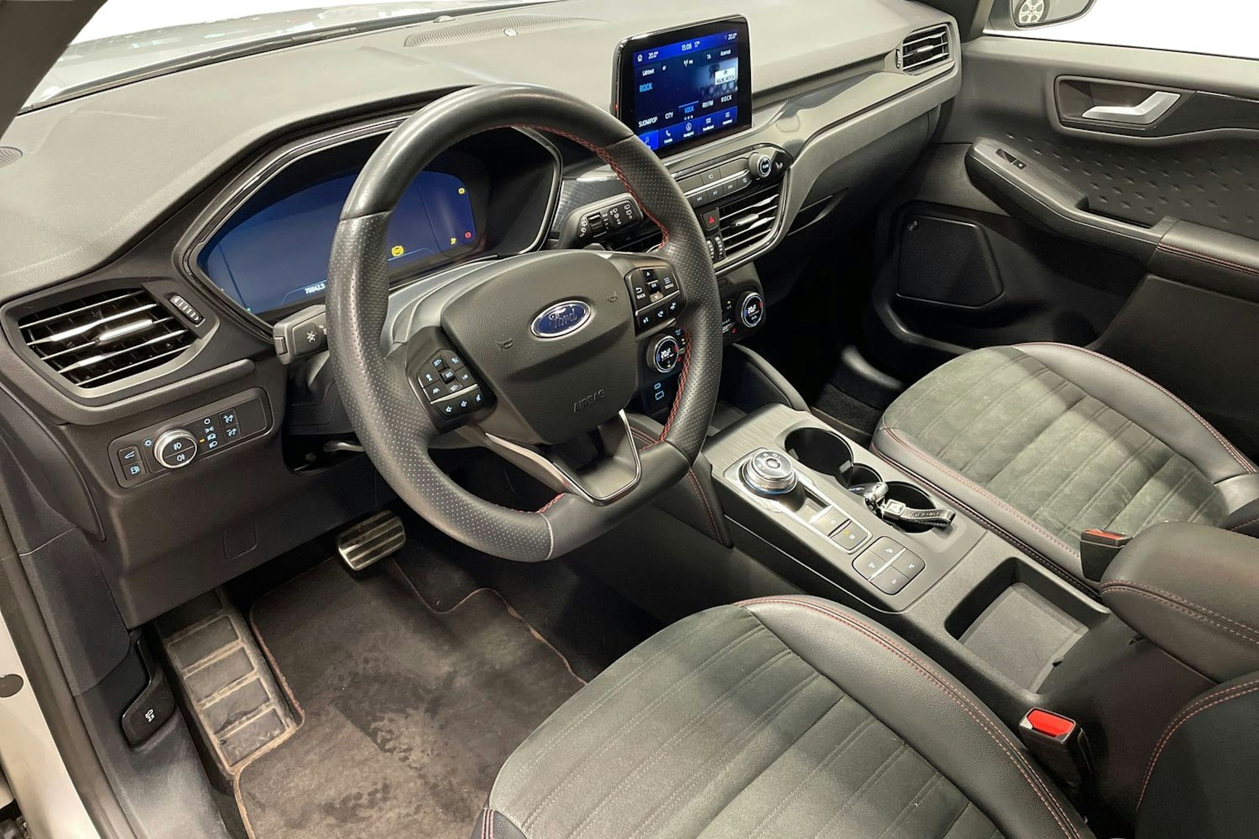 harmaa Ford Kuga 2021 kuva 6.