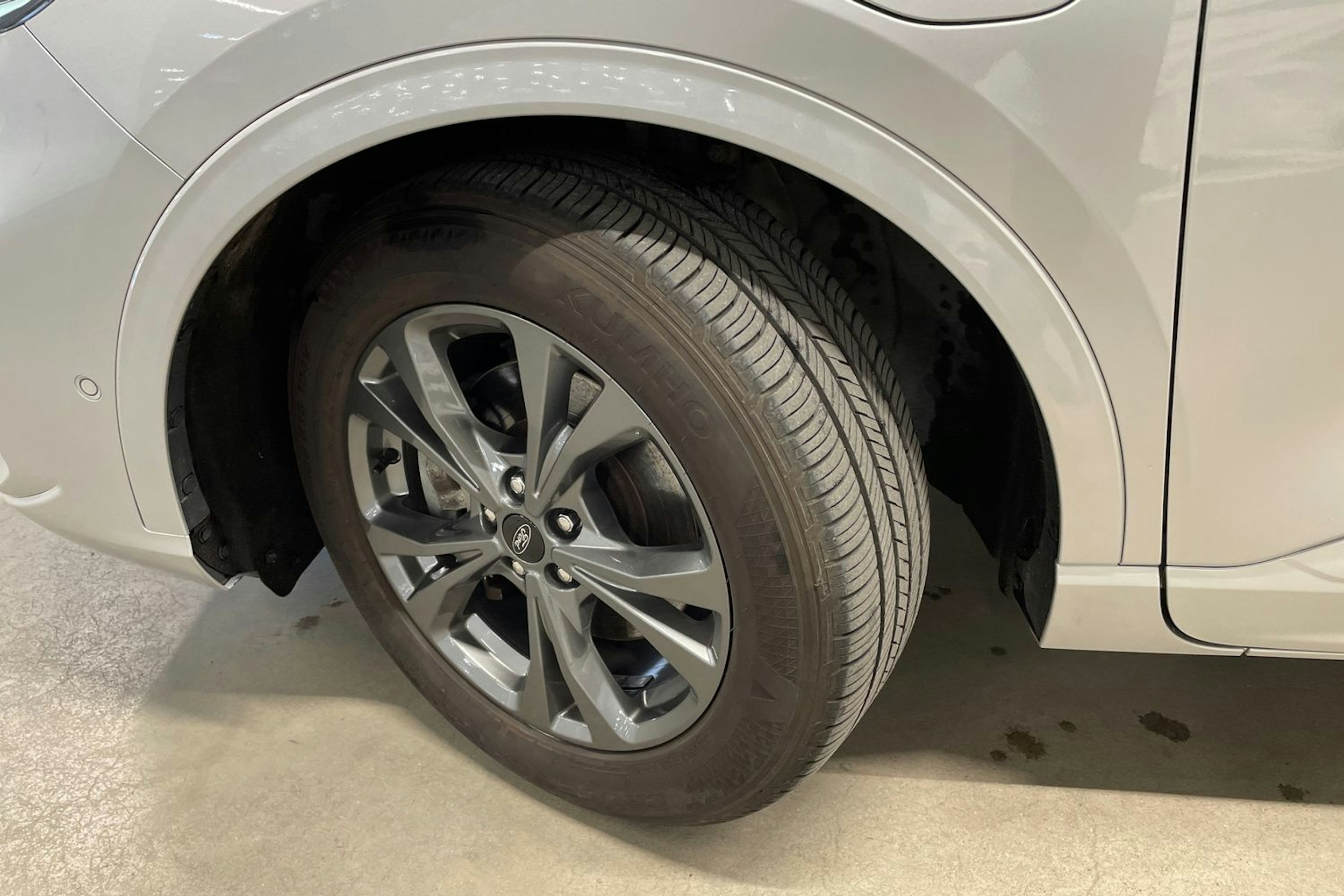 harmaa Ford Kuga 2021 kuva 10.