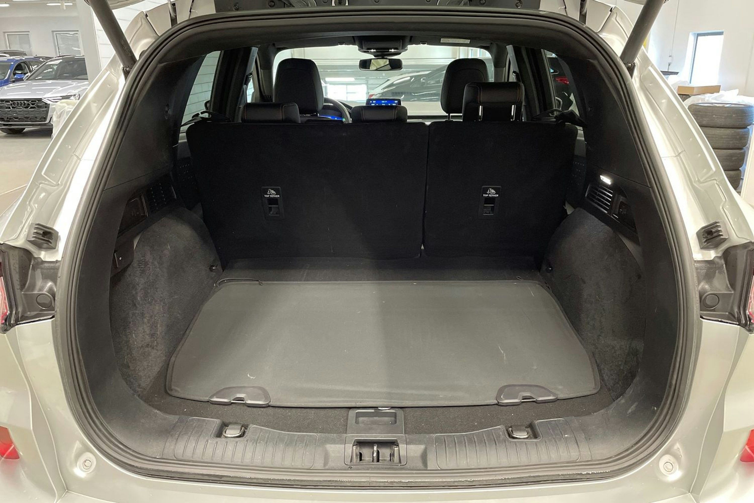harmaa Ford Kuga 2021 kuva 12.