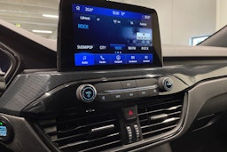 harmaa Ford Kuga 2021 kuva 14.