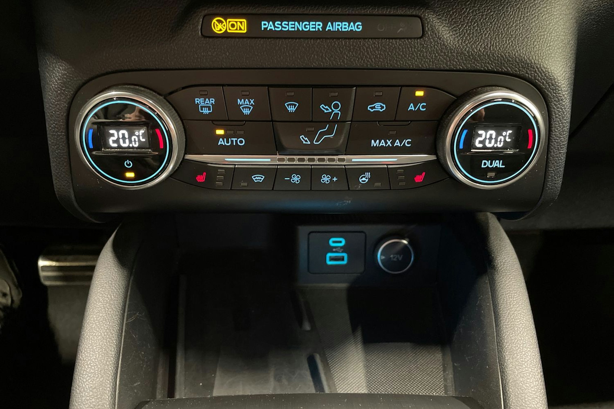 harmaa Ford Kuga 2021 kuva 19.