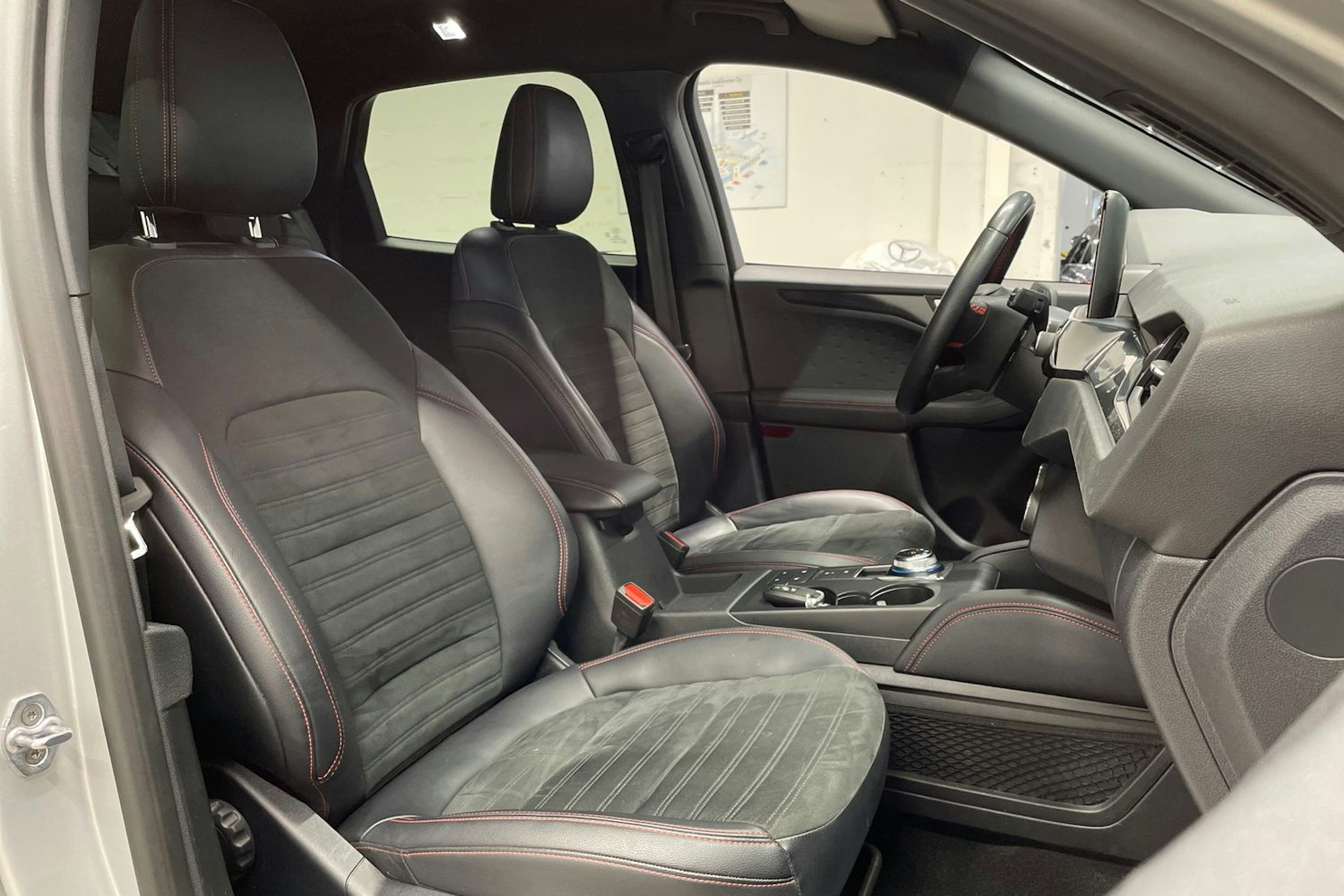 harmaa Ford Kuga 2021 kuva 27.