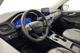 musta Ford Kuga 2021 kuva 6.