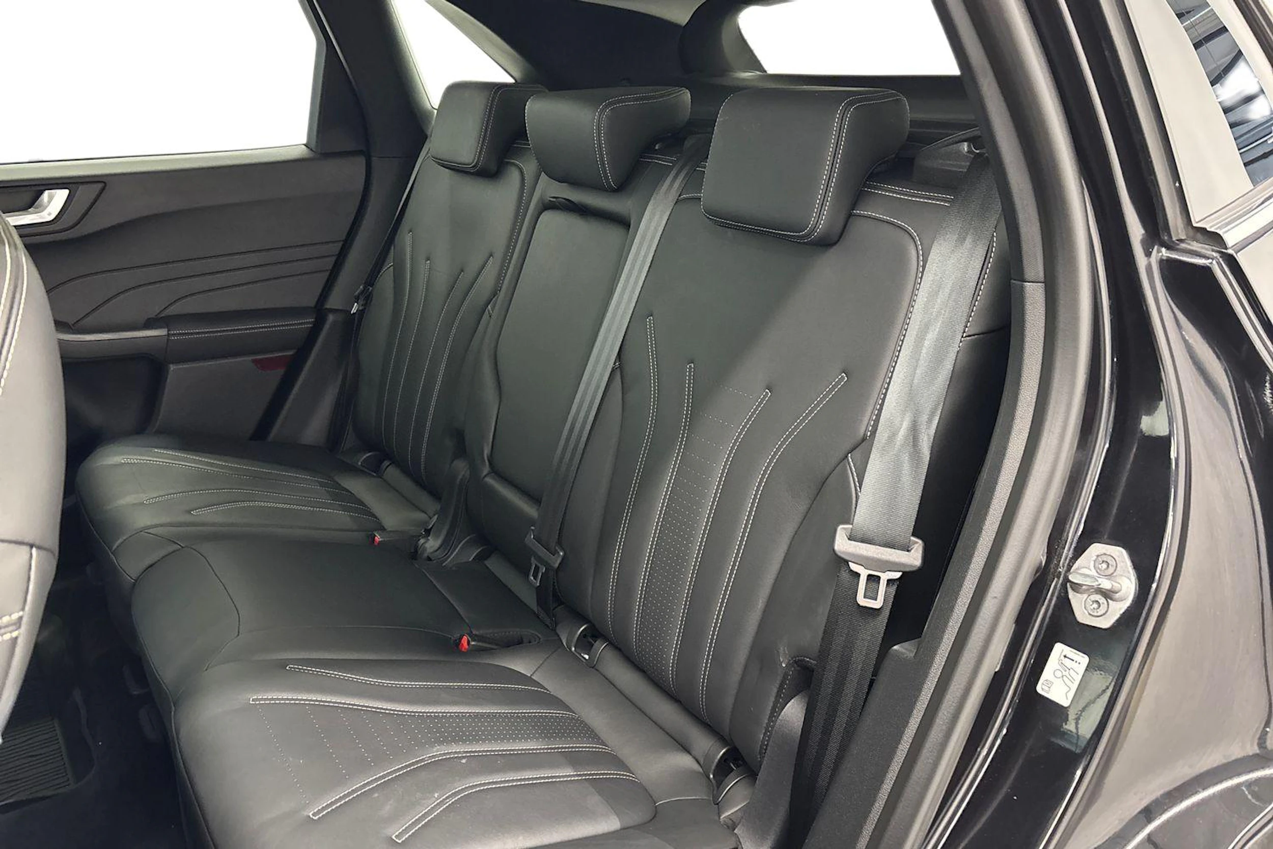 musta Ford Kuga 2021 kuva 8.