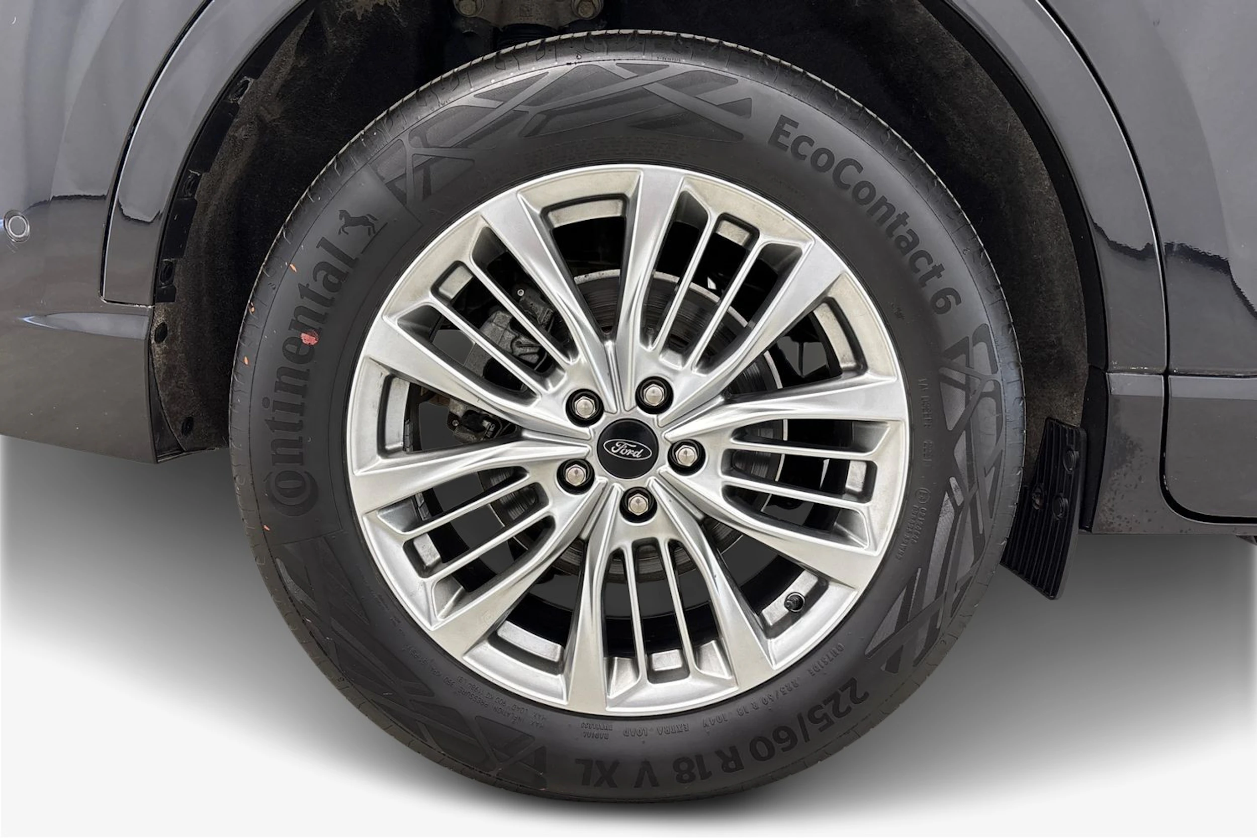 musta Ford Kuga 2021 kuva 9.