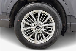 musta Ford Kuga 2021 kuva 9.