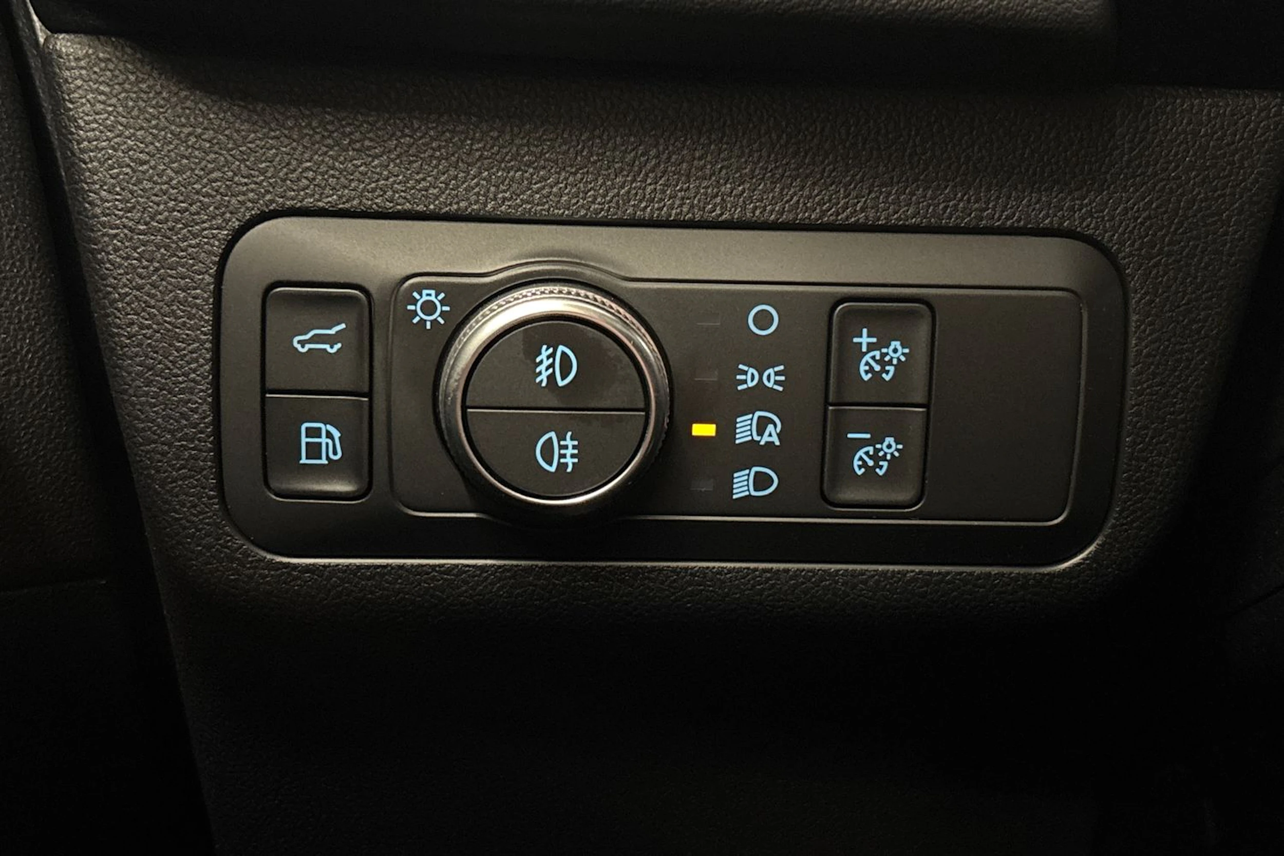 musta Ford Kuga 2021 kuva 15.