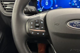 musta Ford Kuga 2021 kuva 16.