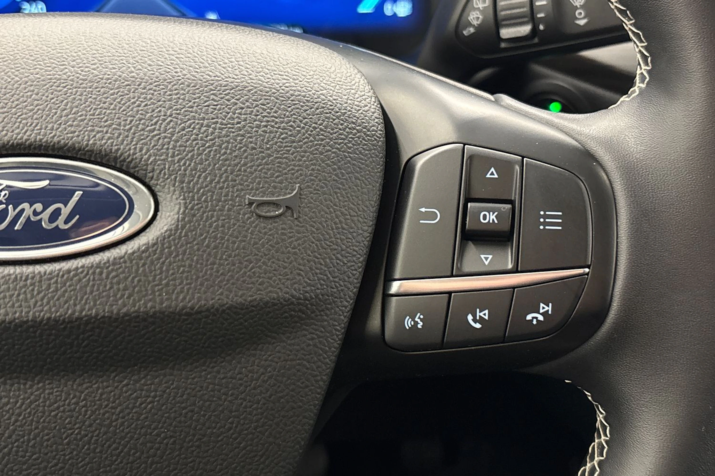 musta Ford Kuga 2021 kuva 17.