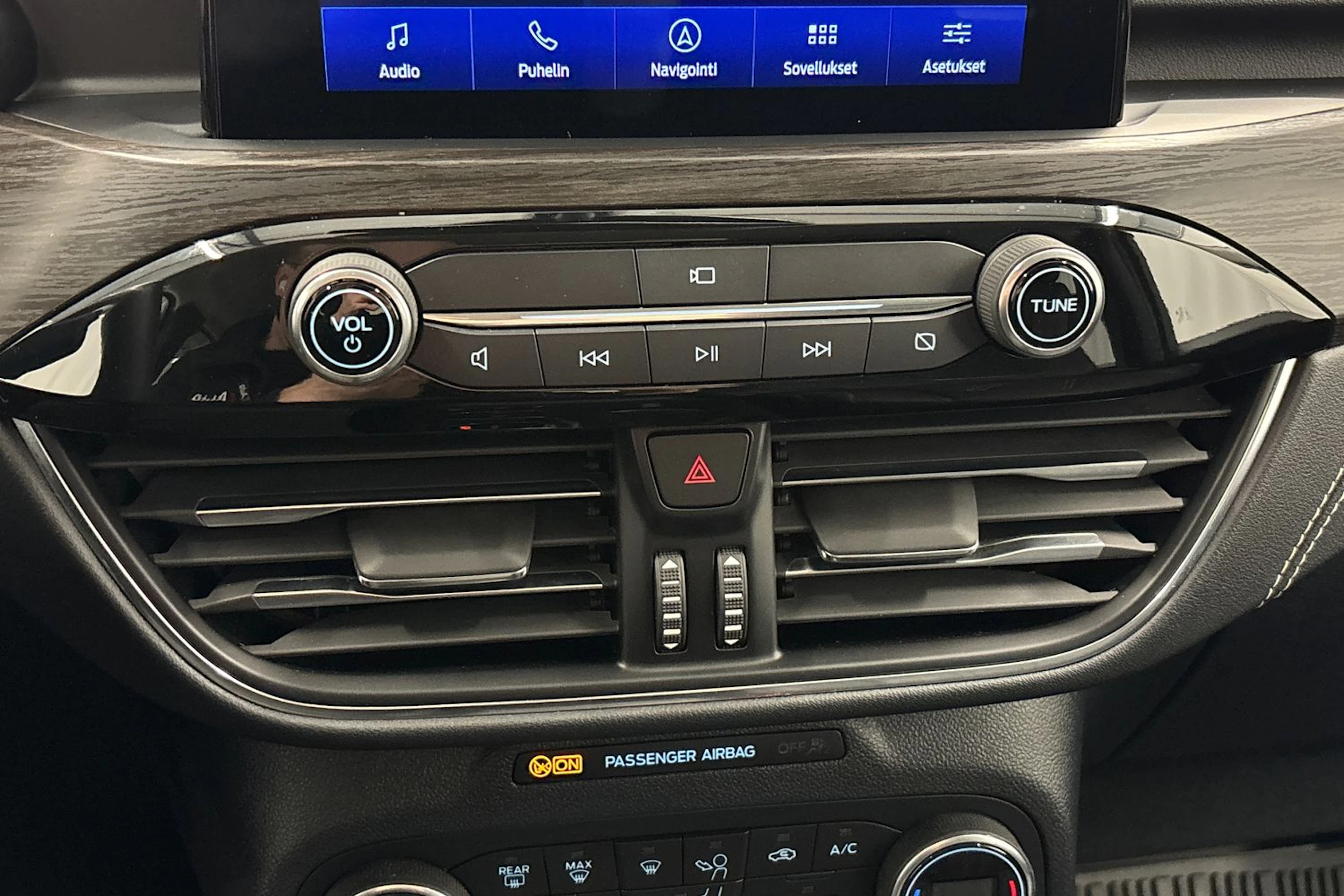 musta Ford Kuga 2021 kuva 21.