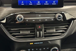 musta Ford Kuga 2021 kuva 21.