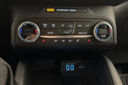 musta Ford Kuga 2021 kuva 22.