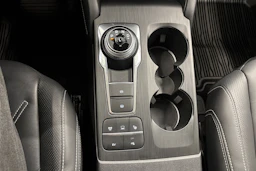 musta Ford Kuga 2021 kuva 23.