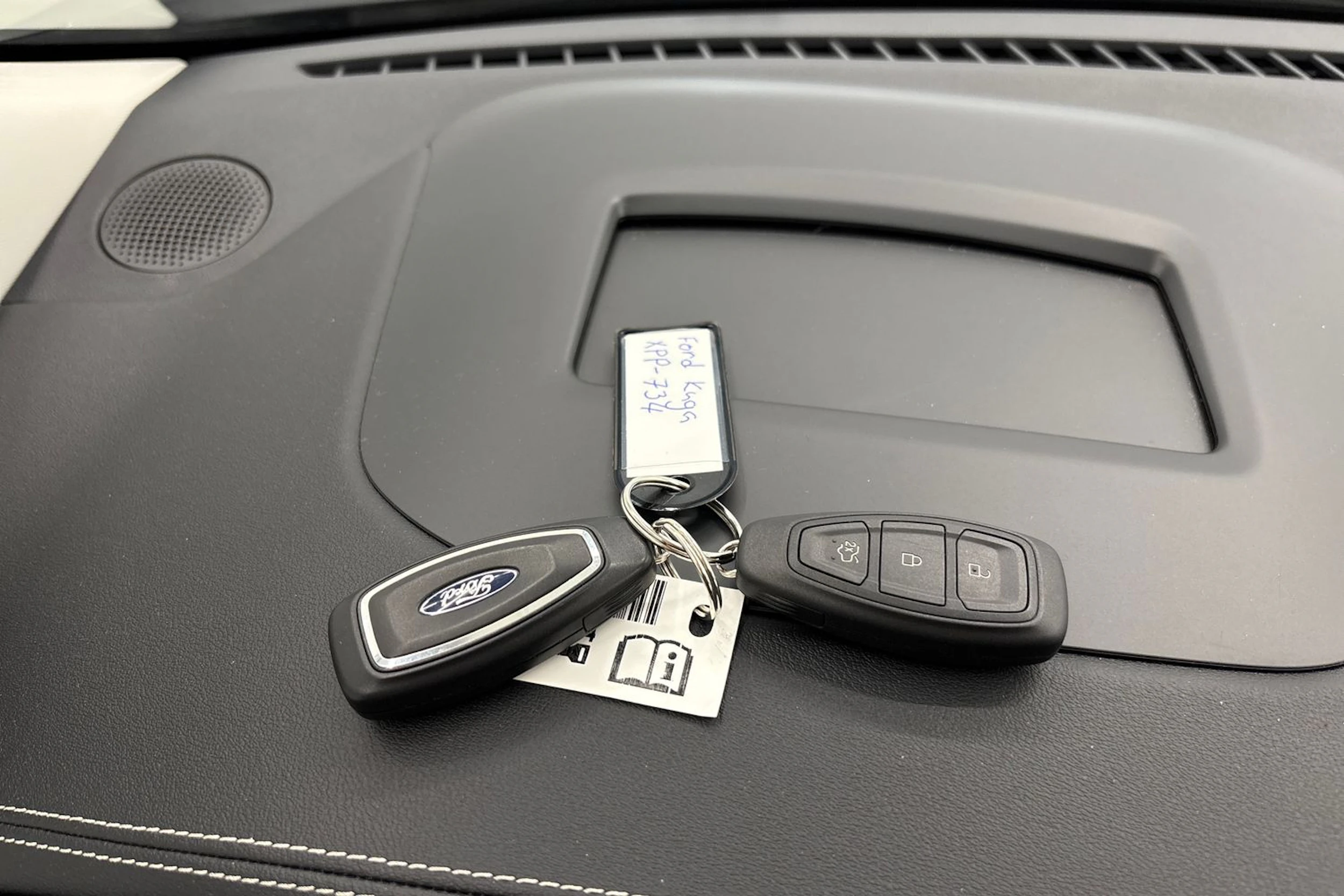 musta Ford Kuga 2021 kuva 24.