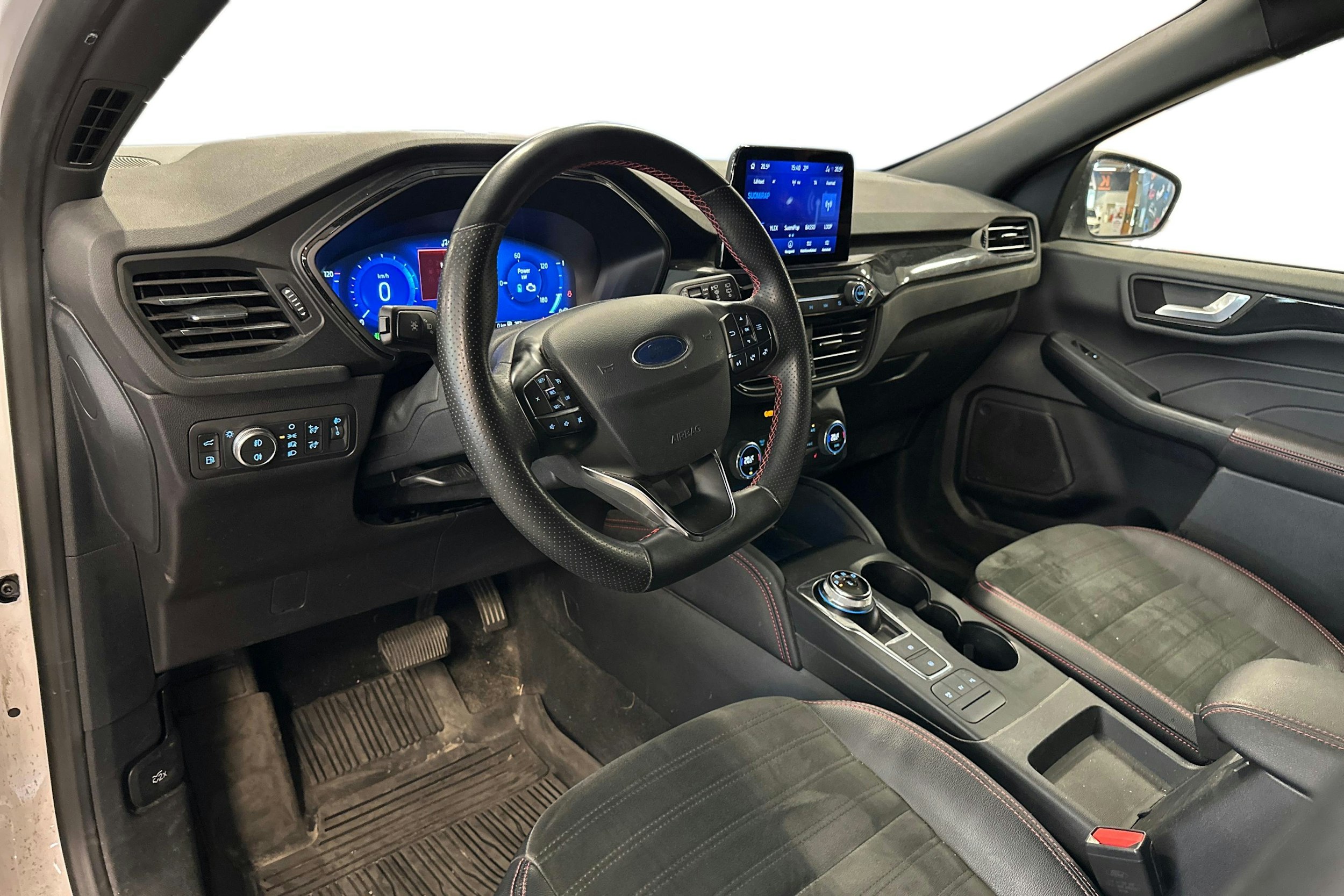 valkoinen Ford Kuga 2021 kuva 3.