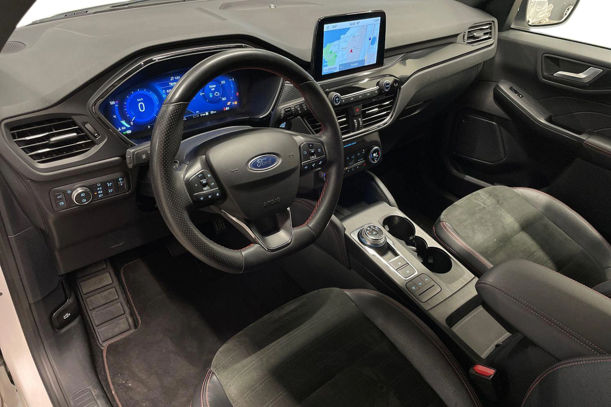 valkoinen Ford Kuga 2021 kuva 6.