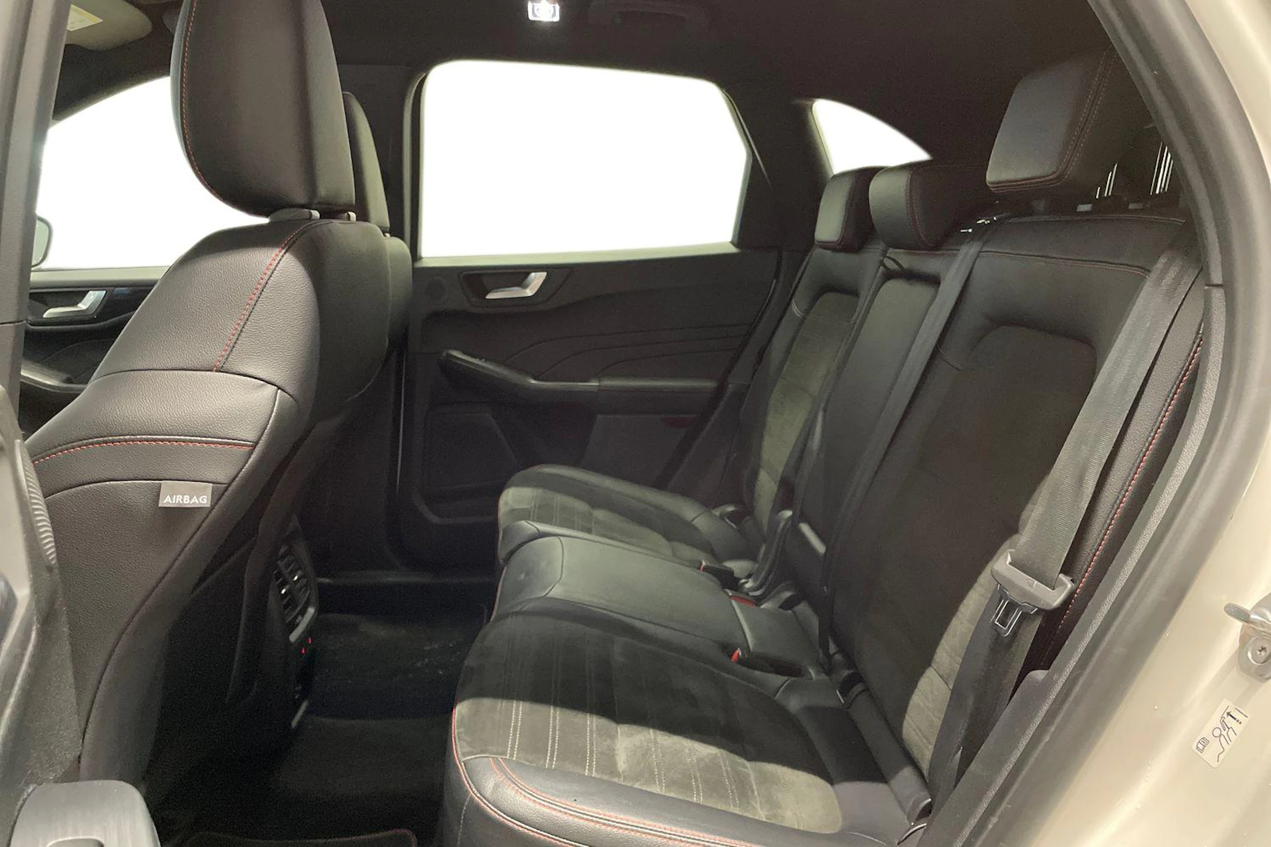 valkoinen Ford Kuga 2021 kuva 8.