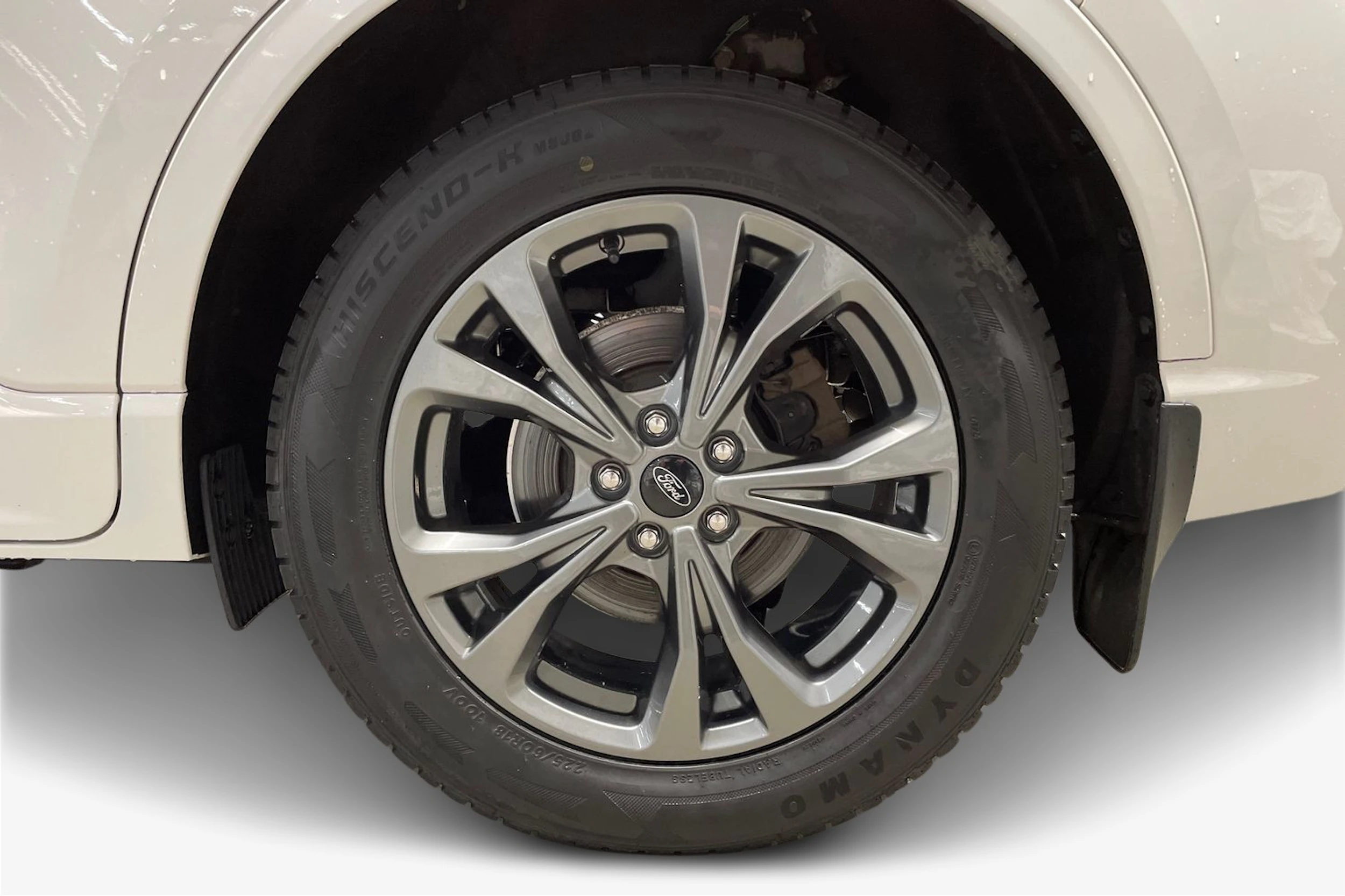 valkoinen Ford Kuga 2021 kuva 9.