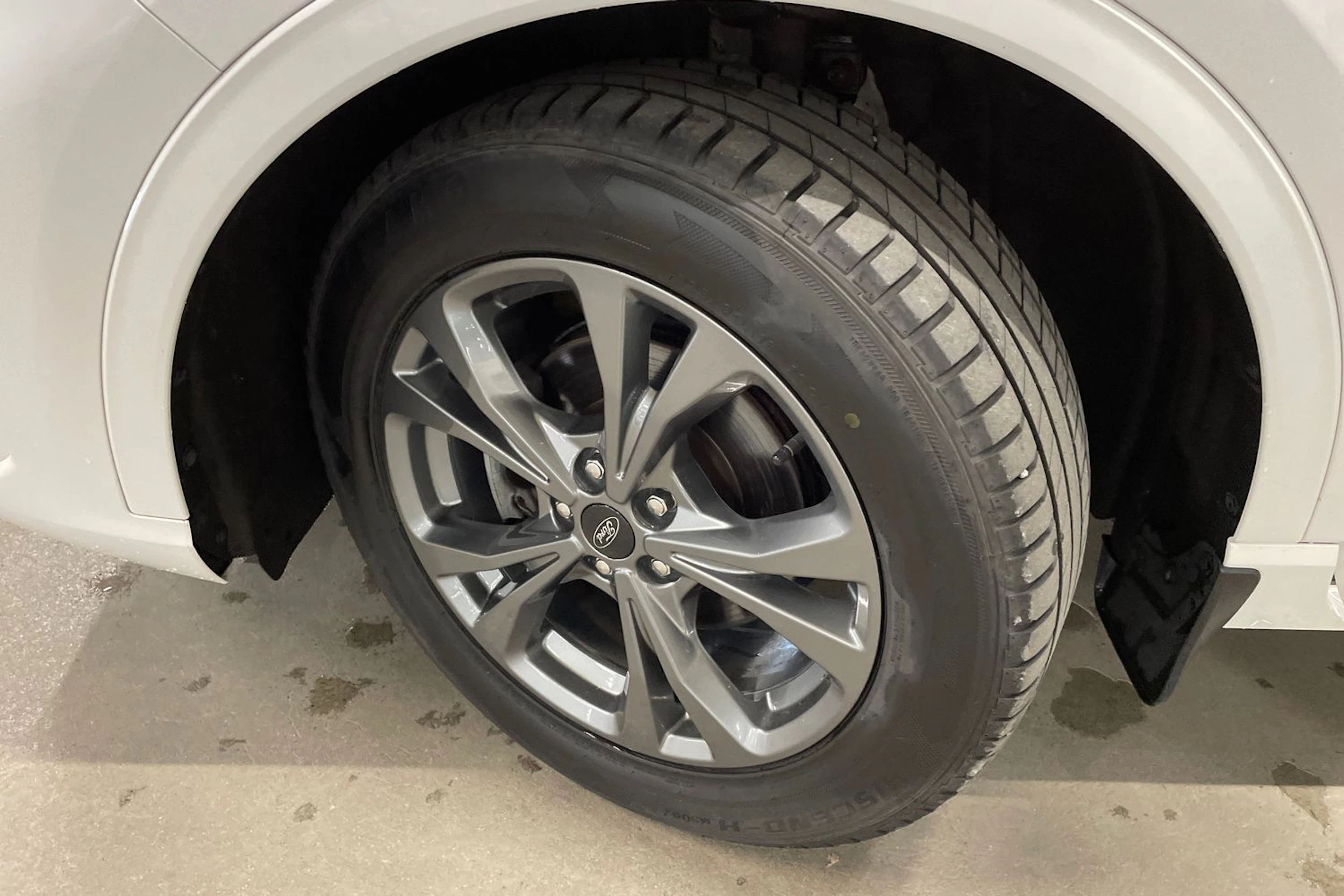 valkoinen Ford Kuga 2021 kuva 10.