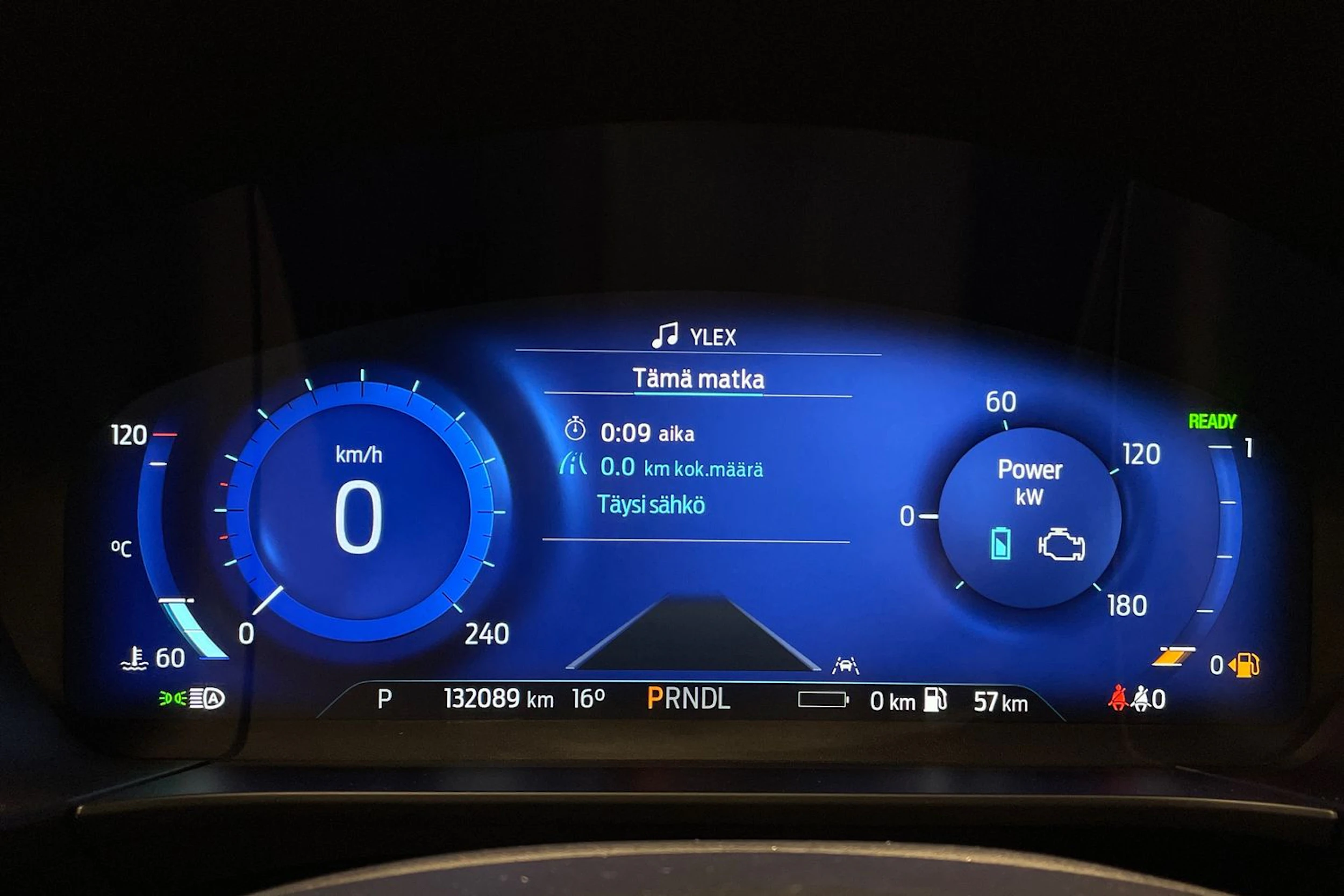 valkoinen Ford Kuga 2021 kuva 13.