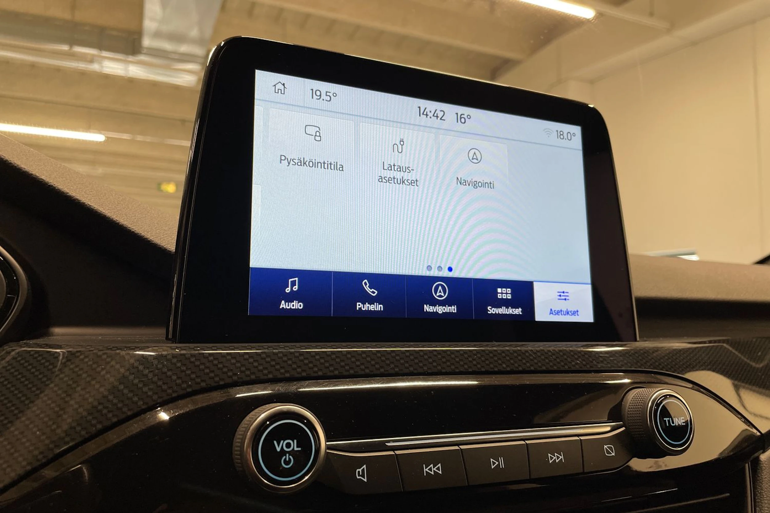 valkoinen Ford Kuga 2021 kuva 17.