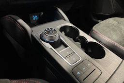valkoinen Ford Kuga 2021 kuva 20.
