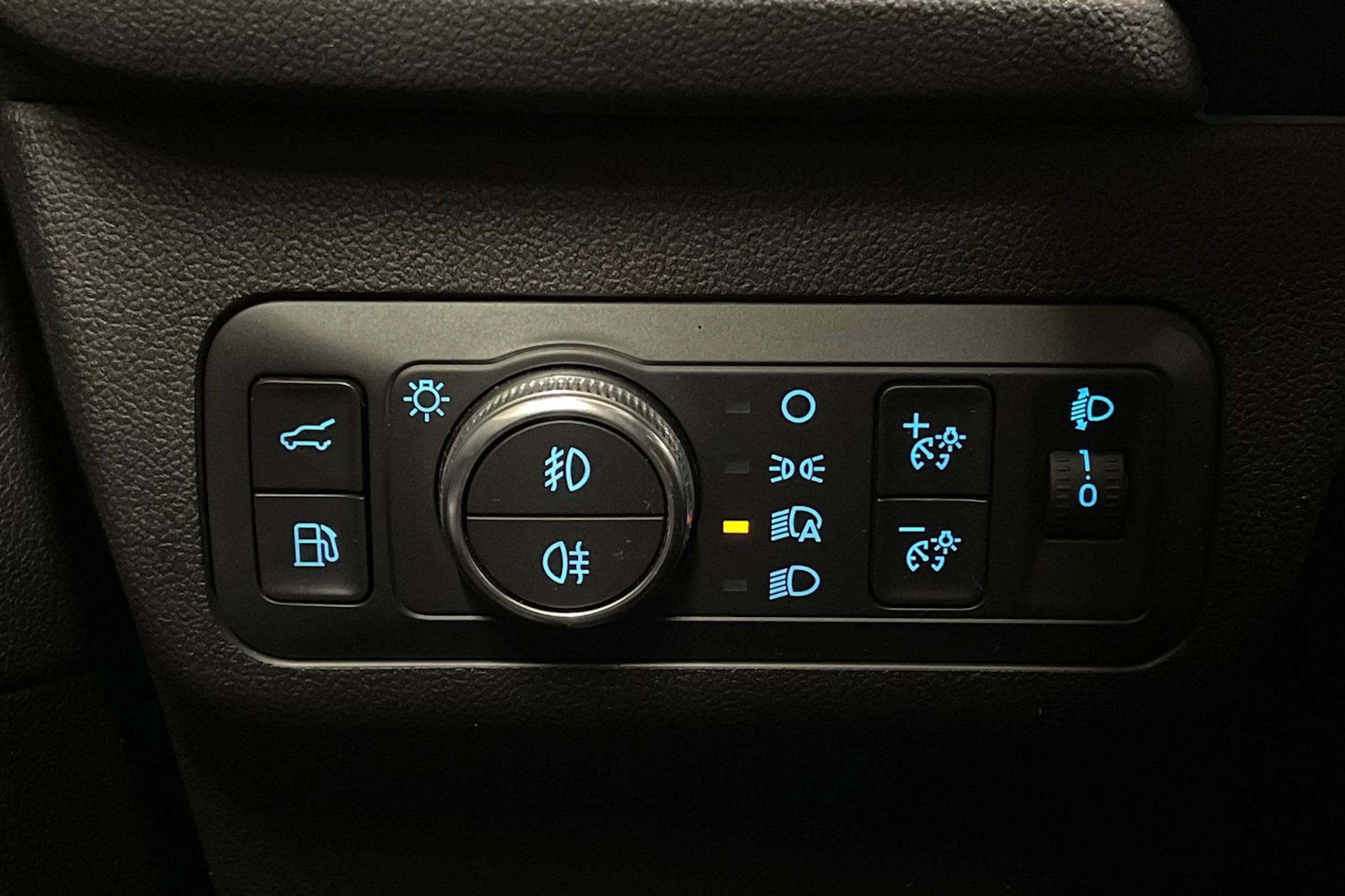 valkoinen Ford Kuga 2021 kuva 21.