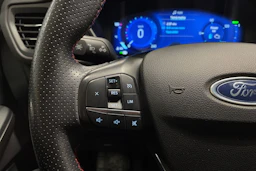valkoinen Ford Kuga 2021 kuva 22.