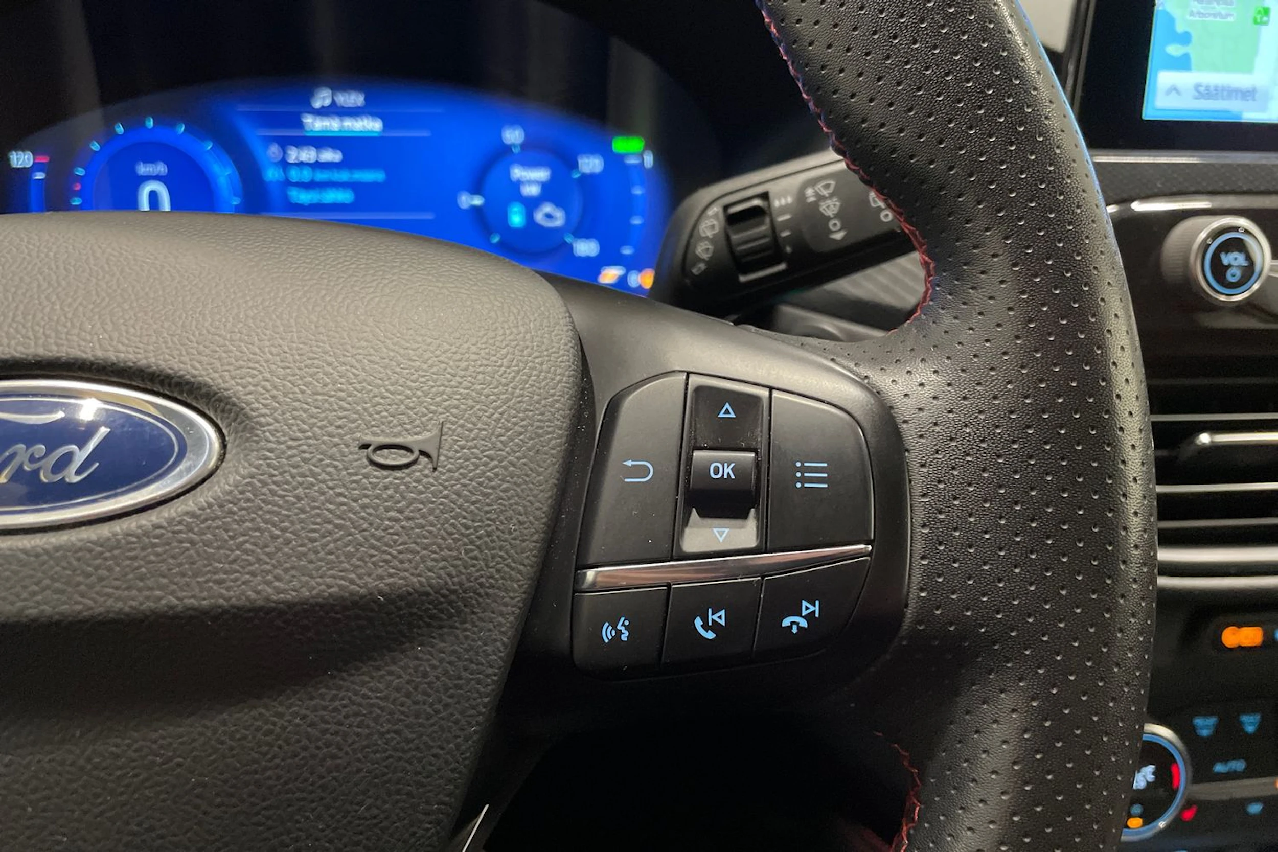 valkoinen Ford Kuga 2021 kuva 23.