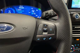 valkoinen Ford Kuga 2021 kuva 23.