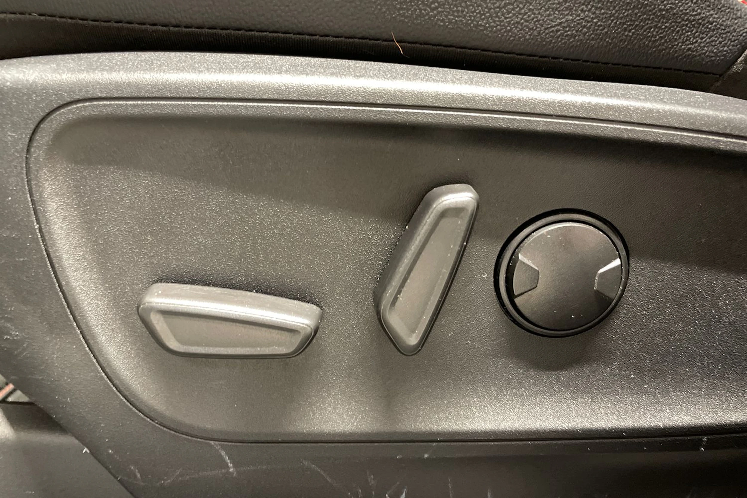 valkoinen Ford Kuga 2021 kuva 24.