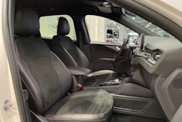 valkoinen Ford Kuga 2021 kuva 26.