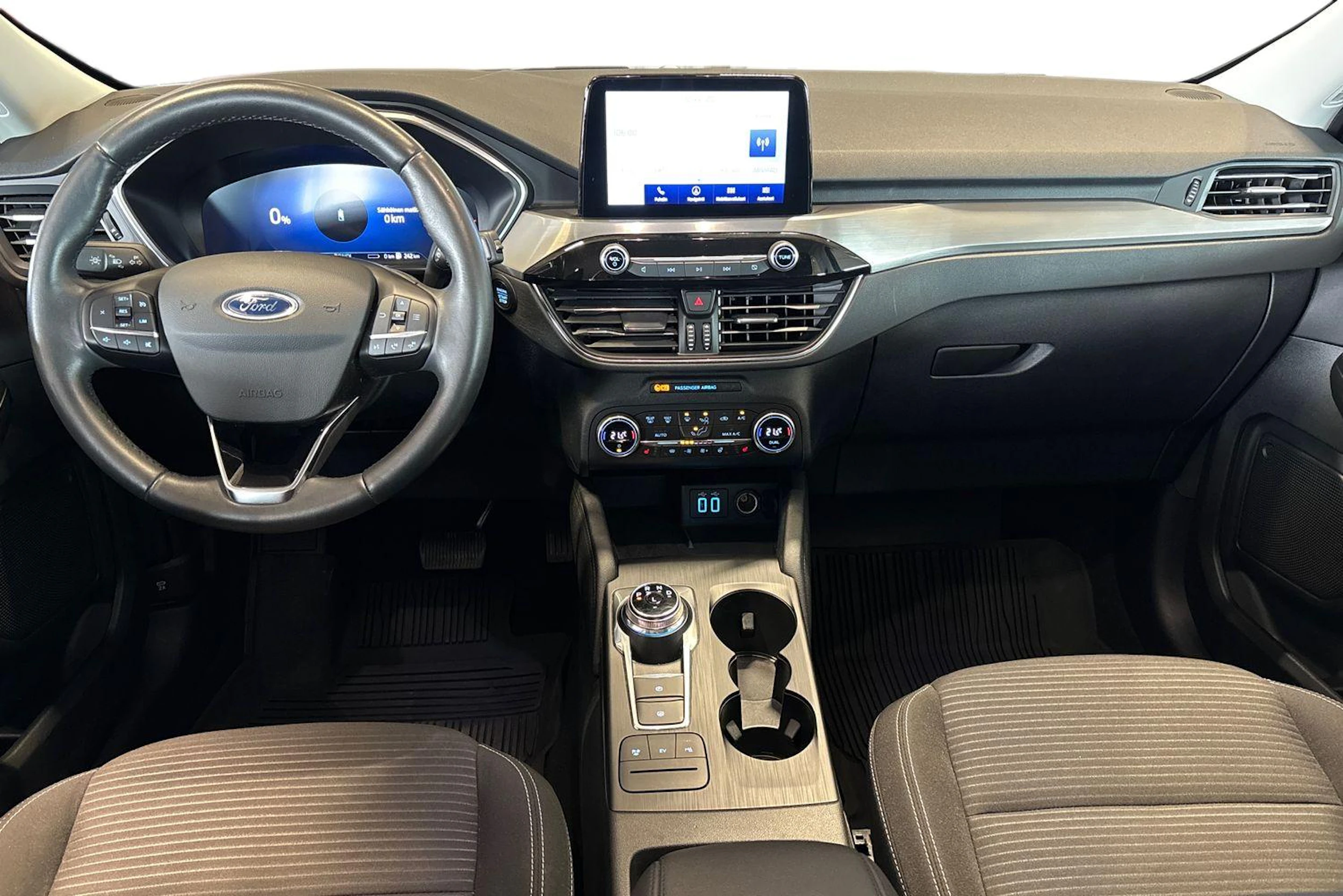 sininen Ford Kuga 2021 kuva 7.