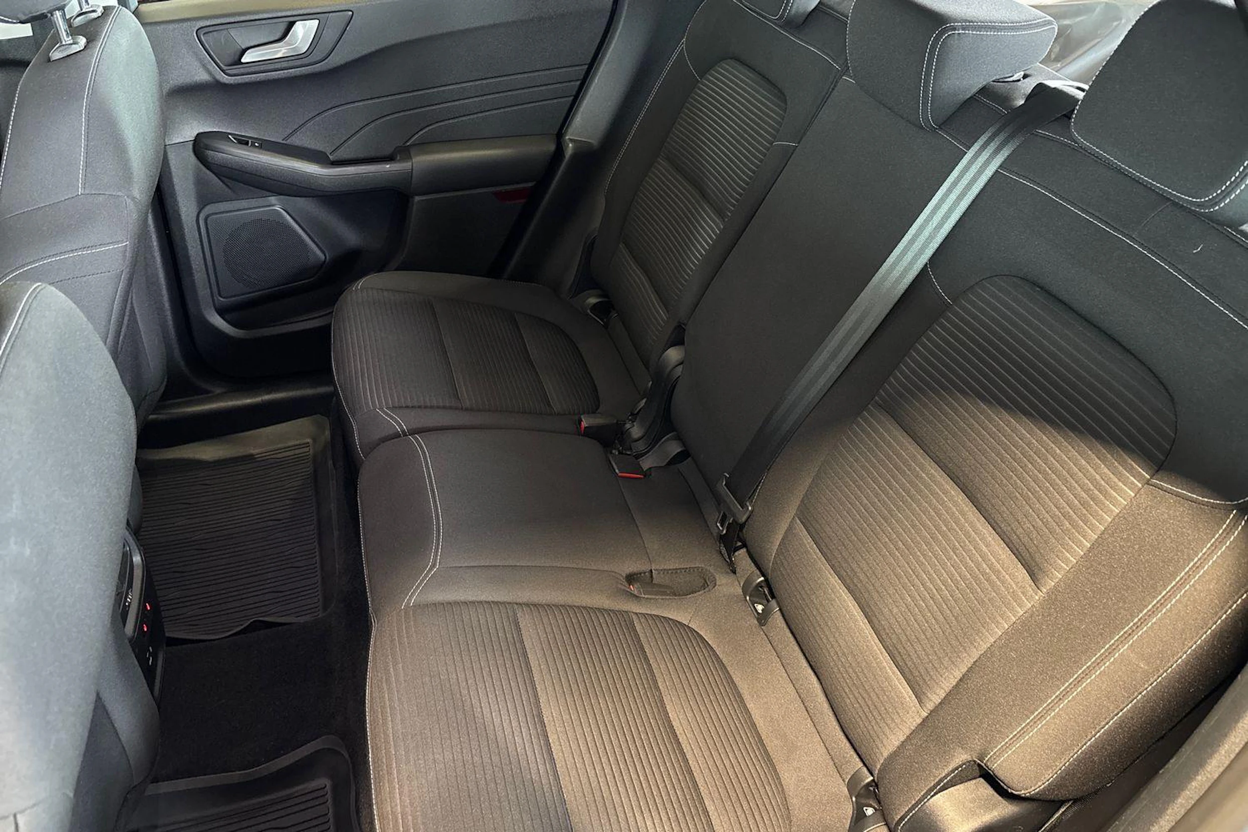 sininen Ford Kuga 2021 kuva 8.