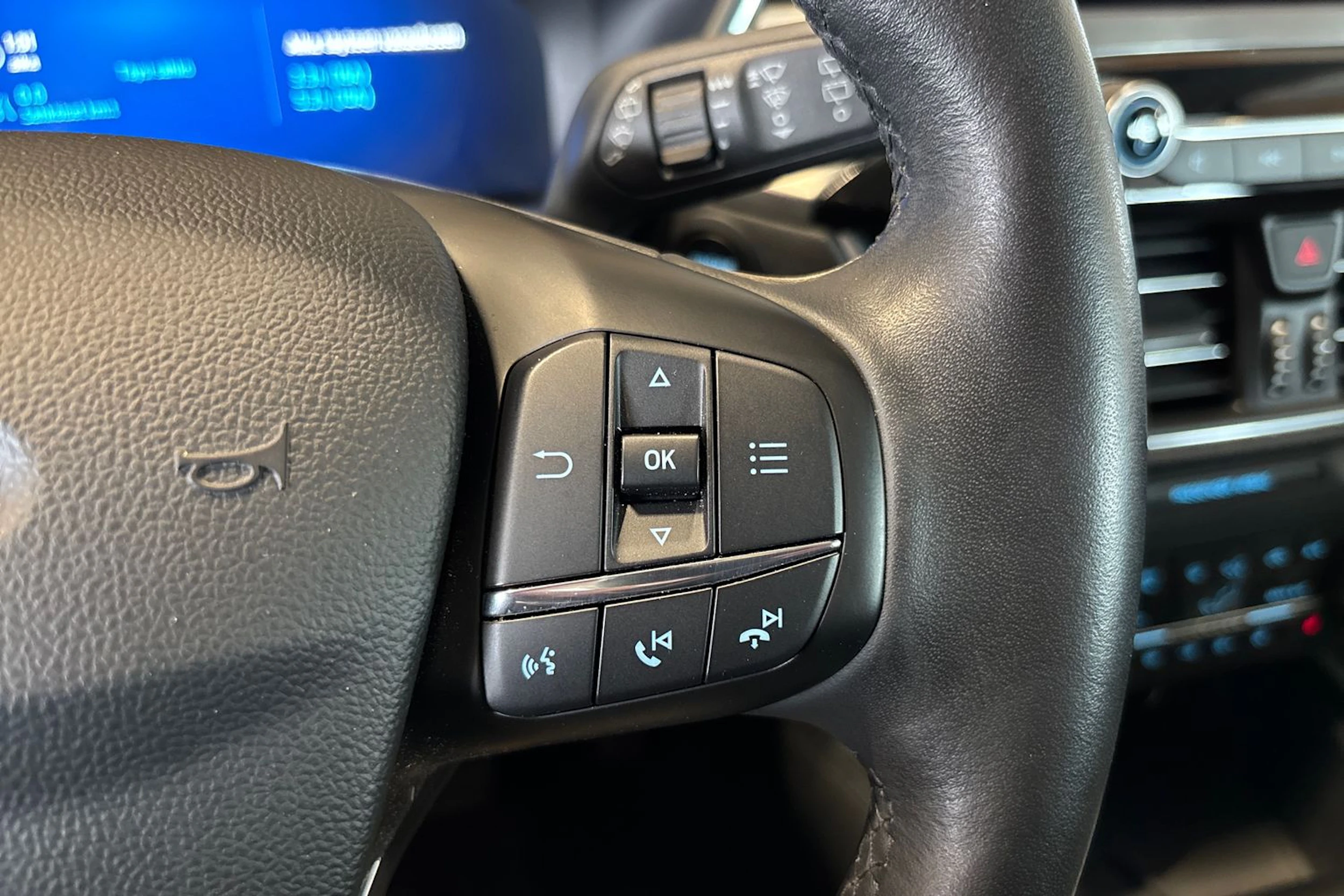 sininen Ford Kuga 2021 kuva 15.