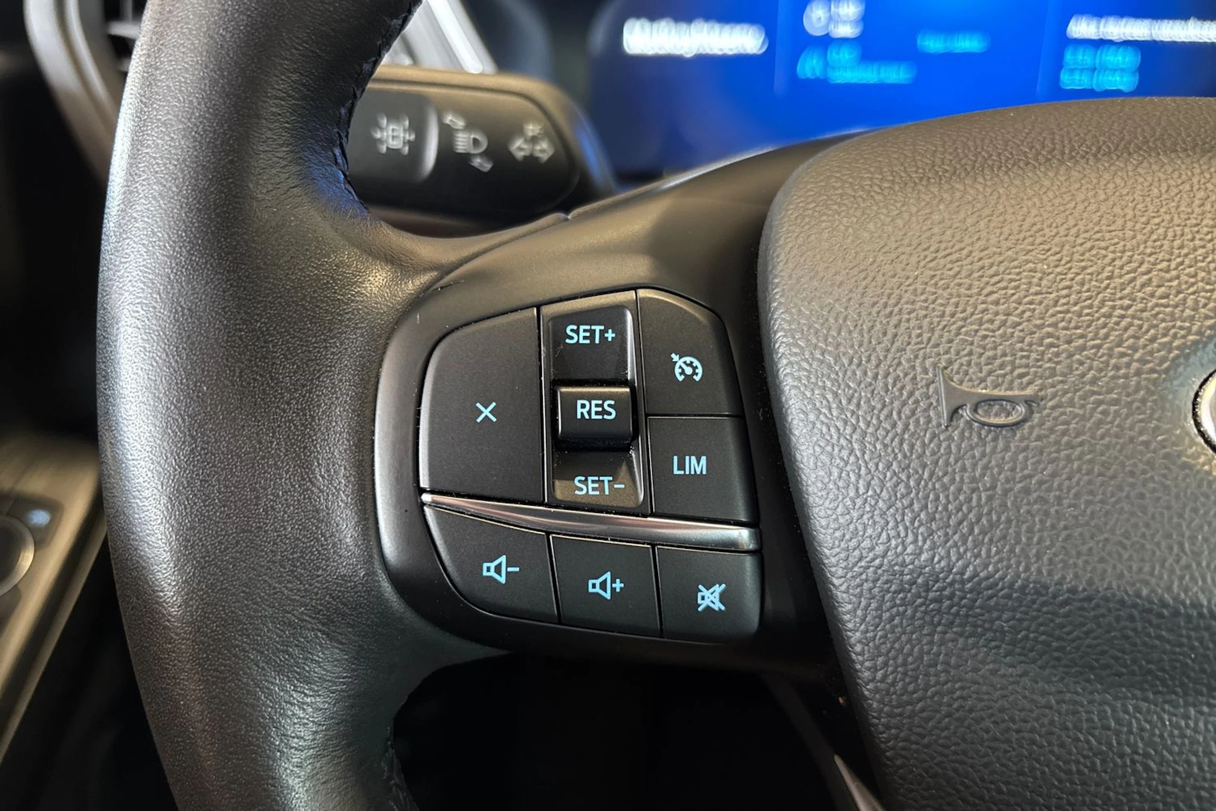 sininen Ford Kuga 2021 kuva 16.